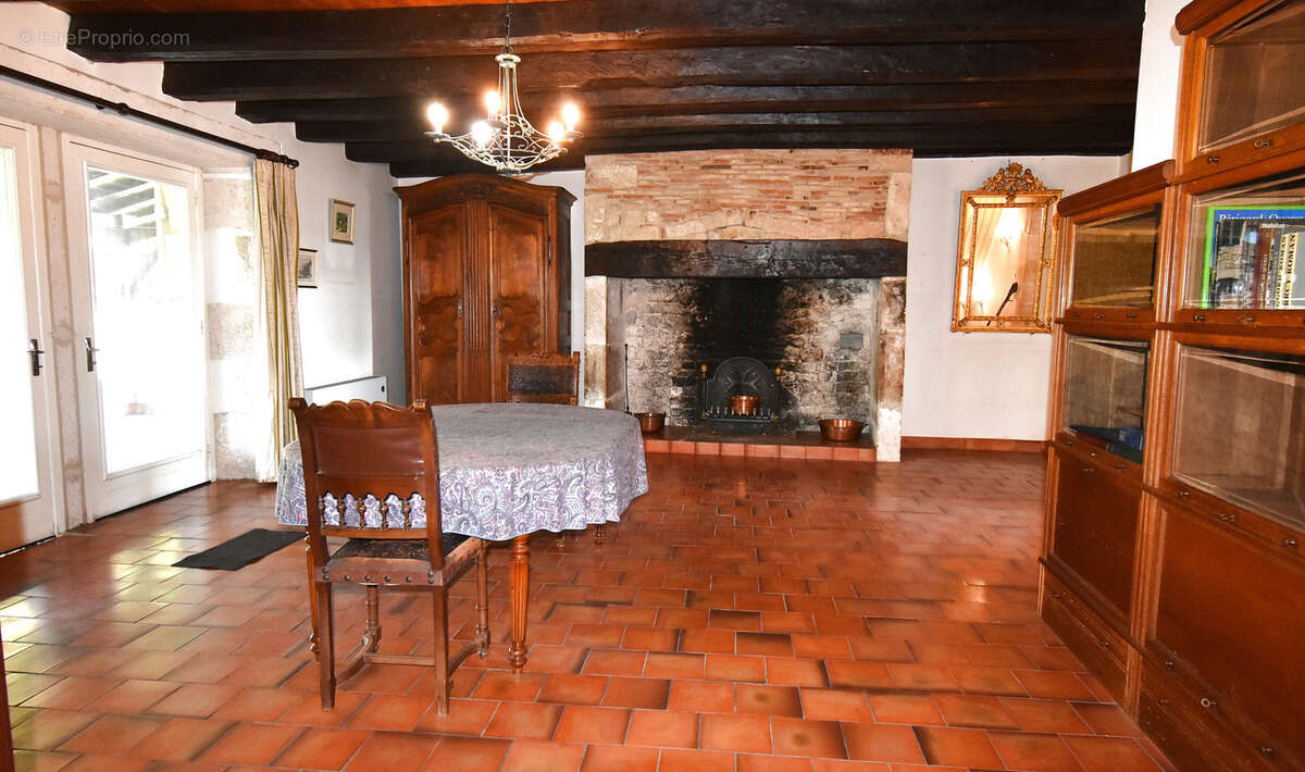 Maison à MONTAIGU-DE-QUERCY