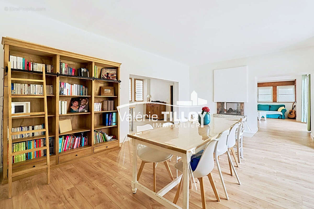 Maison familiale de 210 m² avec suite parentale de plain-pied, sous-sol total et jardin plein sud en hyper-centre de Bruz - photo 2