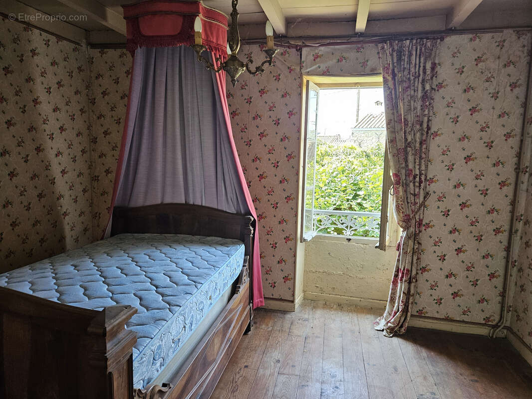 Maison à SAINT-GEORGES-DE-REX