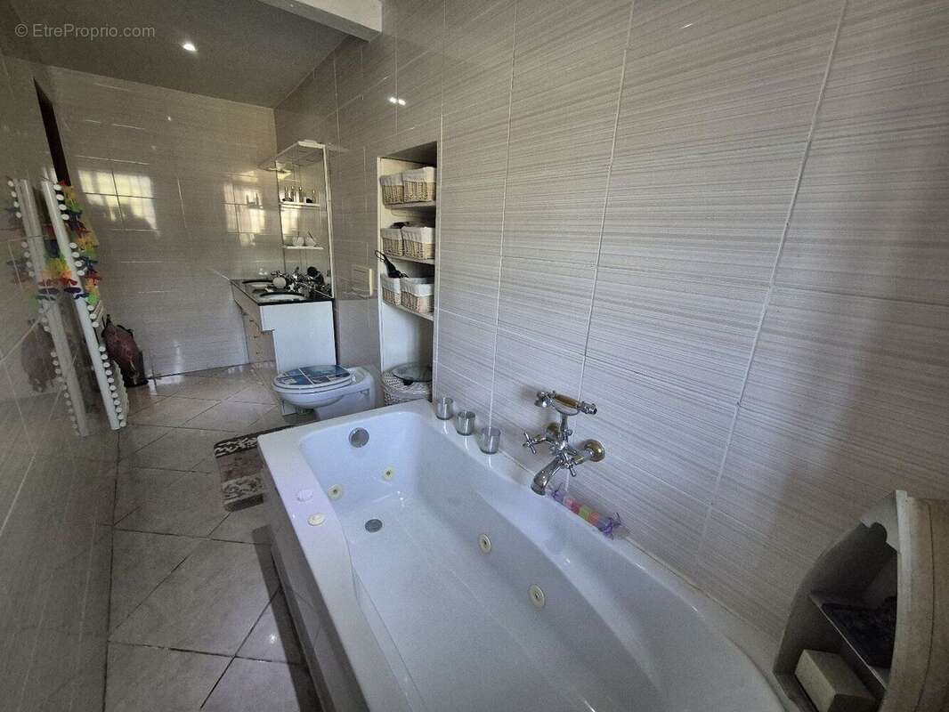 Maison T5 de 134 m² avec dependances et jardin de 739 m² - photo 16
