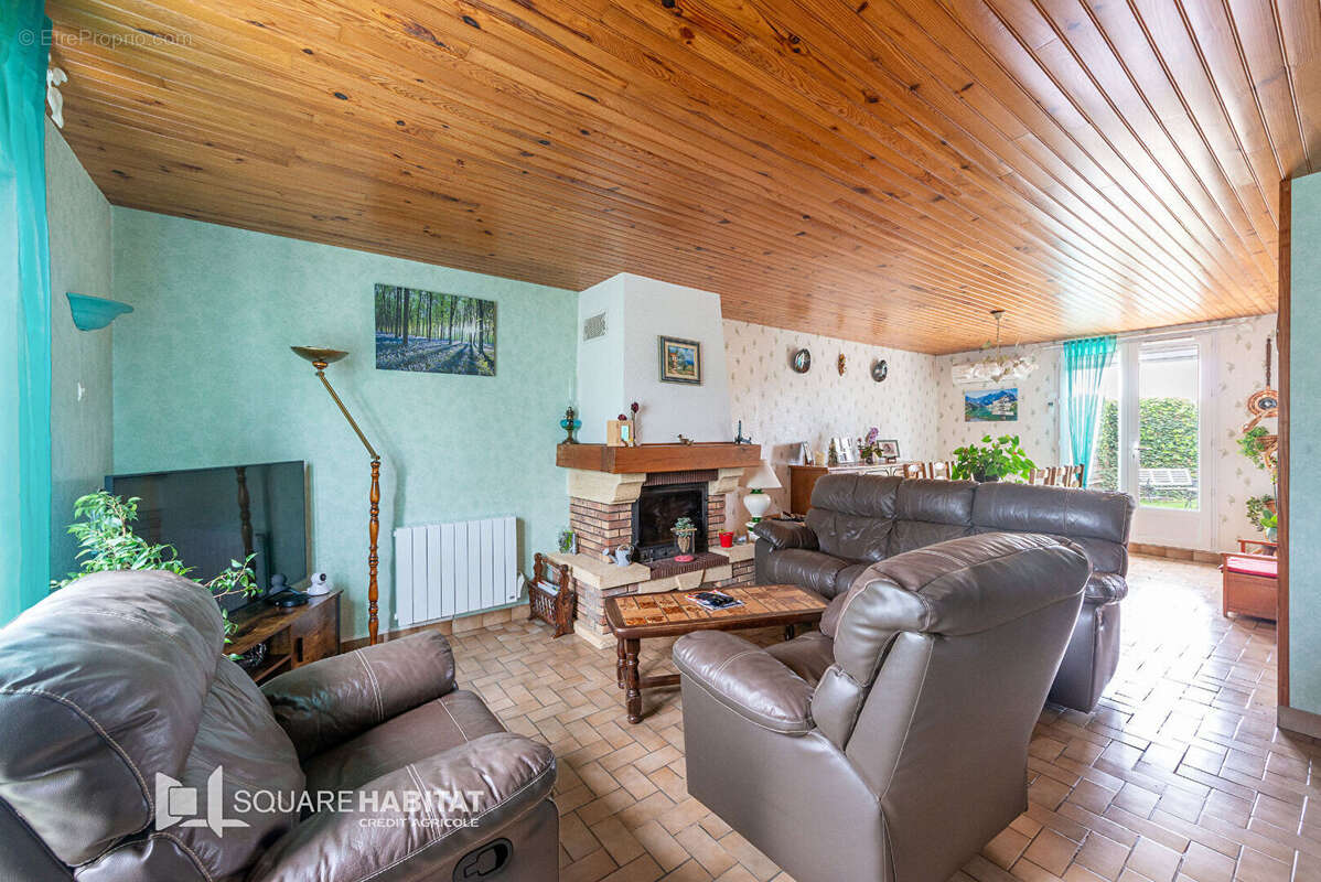 Maison à MONCHECOURT