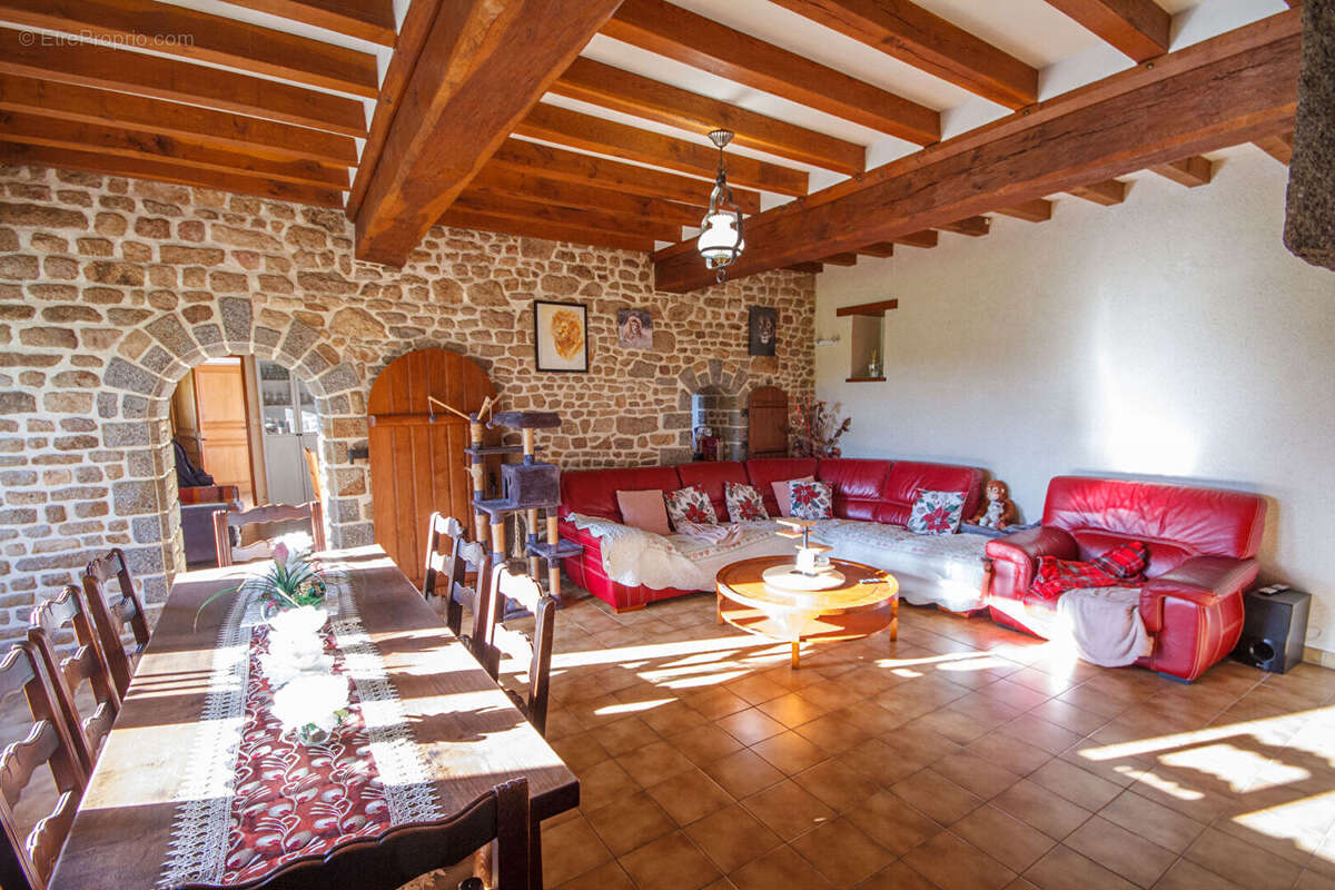 Maison à SAINTE-PIENCE