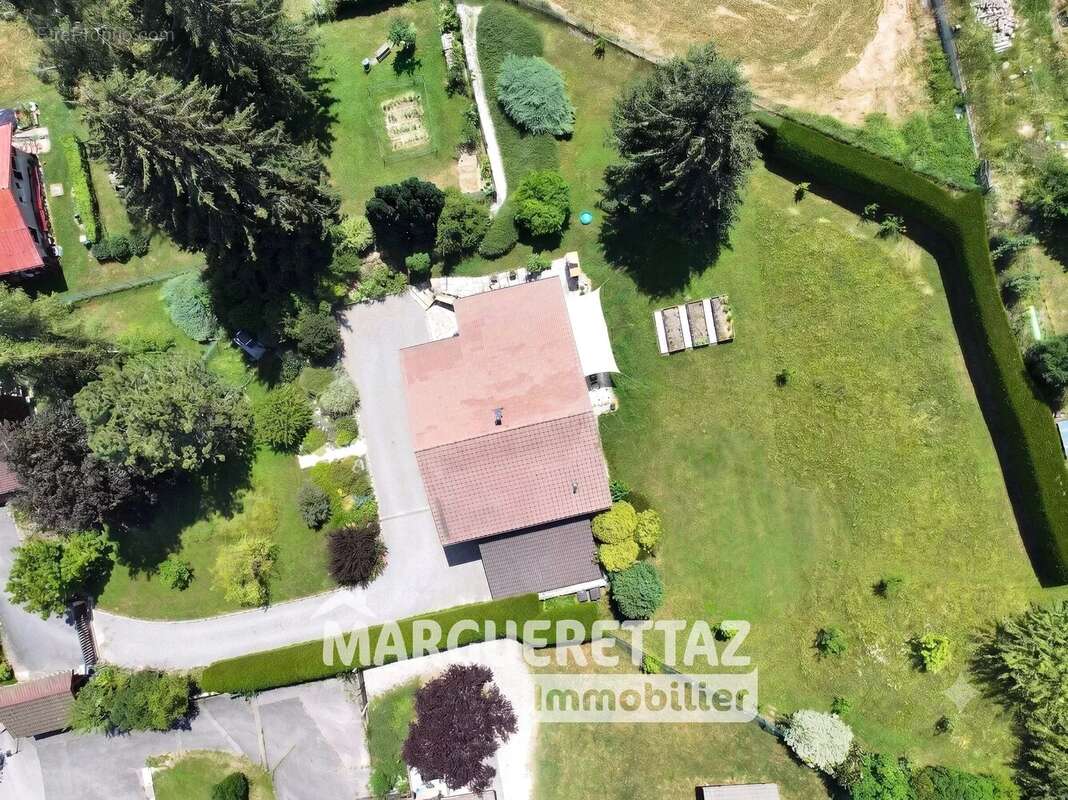 Chalet - vue dégagée - calme - 164 m² habitables - 2705 m² de terrain clôturé - Cœur de Boëge ! - photo 4