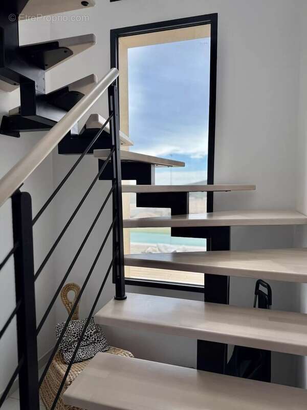 Villa contemporaine d'exception toit terrasse, vue imprenable sur la mer et studio indépendant - photo 12