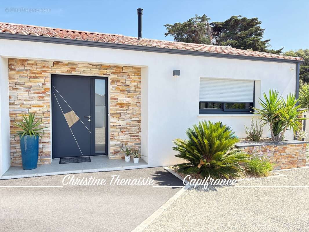 Maison récente à vendre 6 pièces : Plain-Pied - 3 chambres - Bureau - 1 salle d'eau - 1 salle de bains - 2 wc - garage - Préau S - photo 21