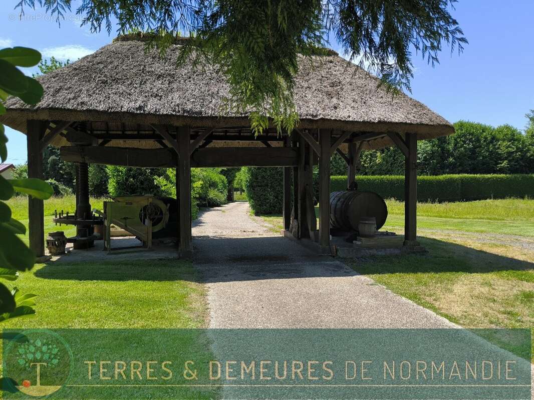A 5 minutes de beuzeville (27210), magnifique propriete normande avec dependances, piscine interieur et parc de 1.6 hectares. - photo 15