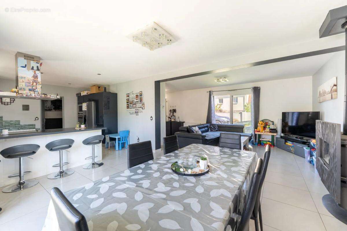 Maison à MEZIERES-SUR-SEINE