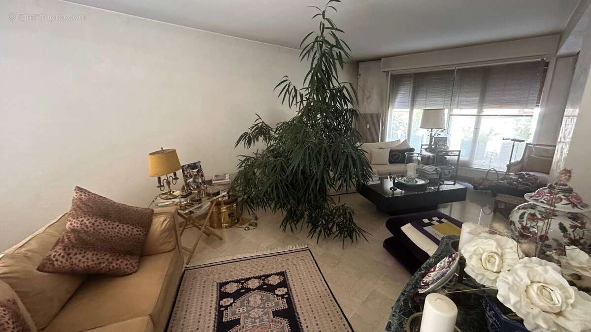 Appartement à vendre Annemasse T4 Attique Salon - Appartement à ANNEMASSE