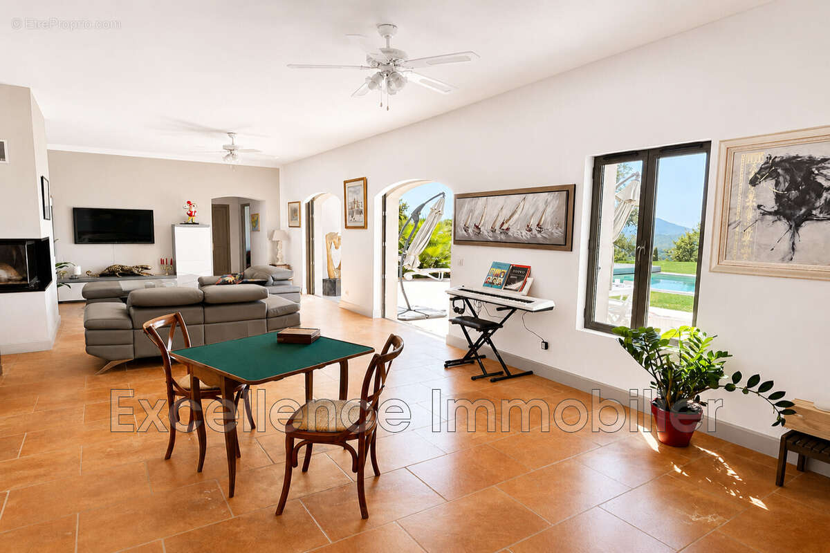 Maison 252 m² à Plan-De-La-Tour  - photo 6