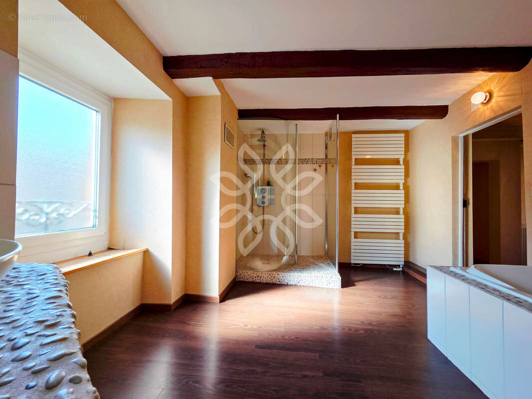 Maison à LA CHOMETTE