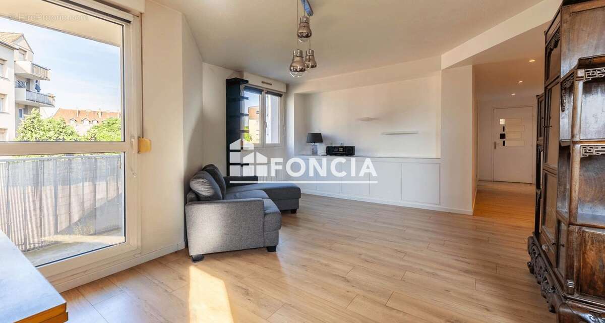 Exclusivite foncia -tres beau trois pieces entierement renove - parking interieur - balcon - photo 2