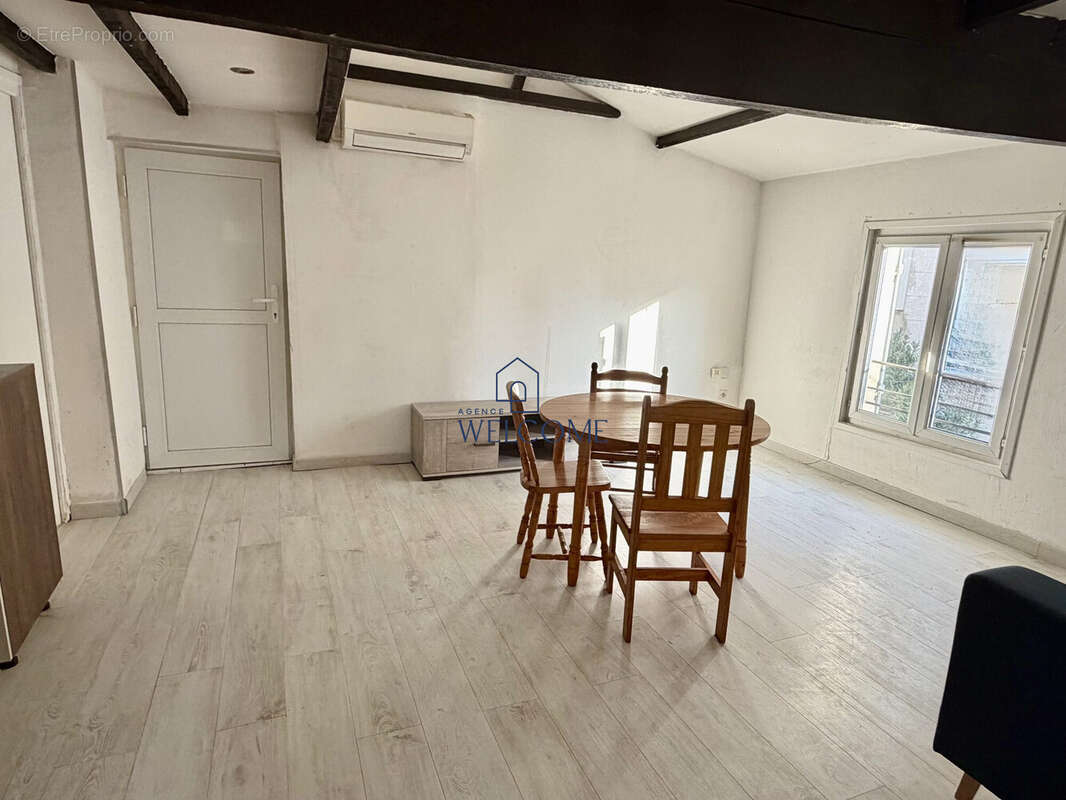 Appartement à BAGNOLS-SUR-CEZE
