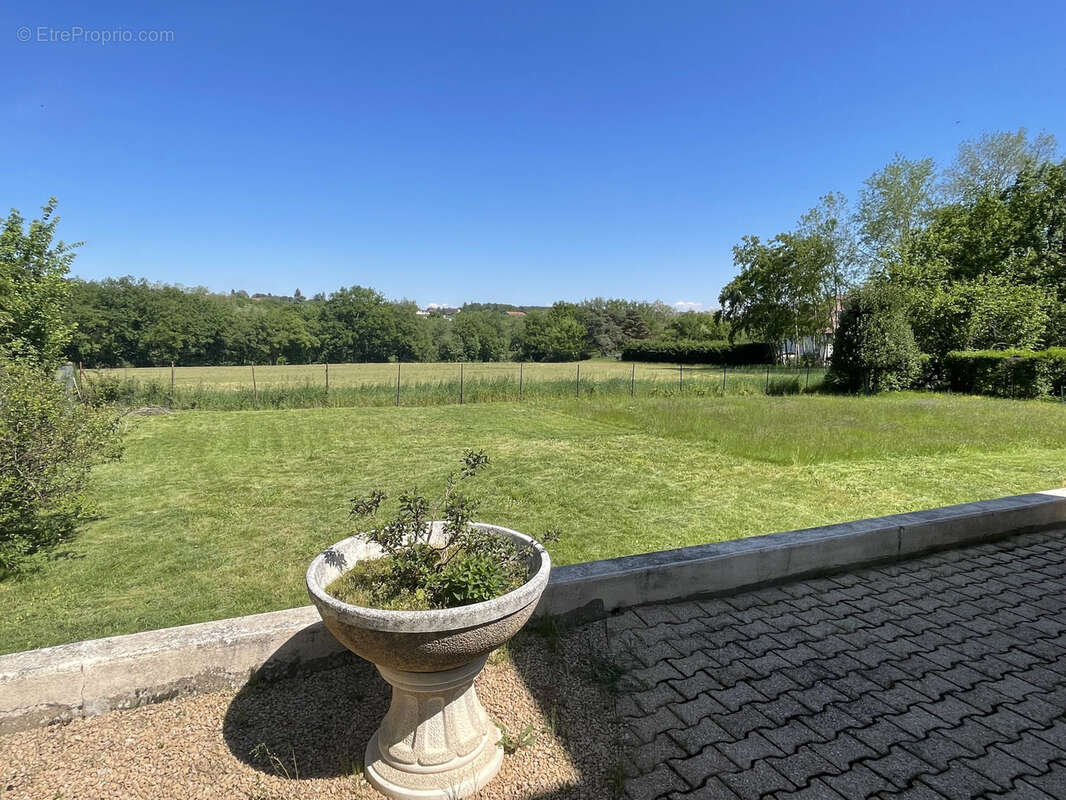 Maison à LA TOUR-DE-SALVAGNY