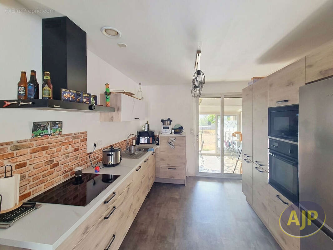 Maison Montaigu Vendee 4 pièce(s) 120 m2 - photo 5