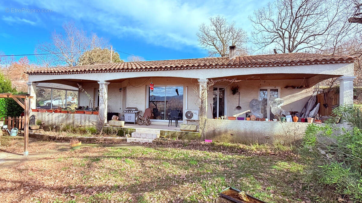 Maison à SAINT-JEAN-DE-MARUEJOLS-ET-AVEJAN