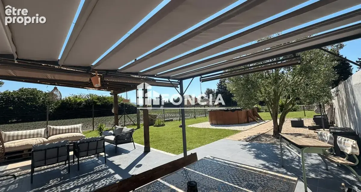 Exclusivité FONCIA, Mas de 138 m2 sur terrain de 700 m2 avec VUE sur les champs de lavande et GARAGE privatif - photo 5