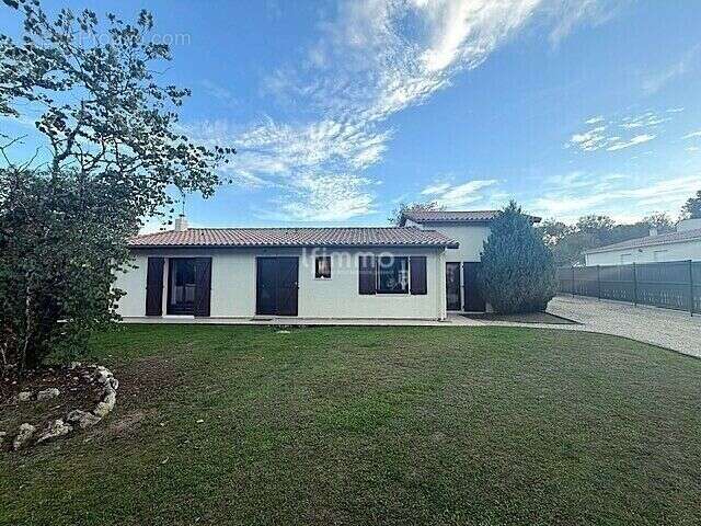 Maison à SAINT-MICHEL-DE-RIEUFRET