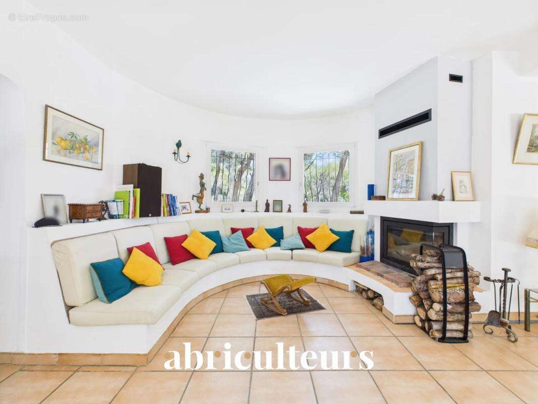 Maison à VENTABREN