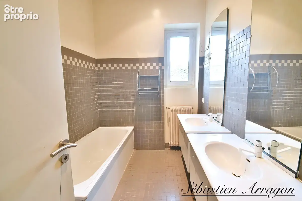 Maison de maître du XIXᵉ siècle à Villeneuve-sur-Lot – 460 m² – Parc de 8 300 m² – Piscine – Centre-ville à pied - photo 32