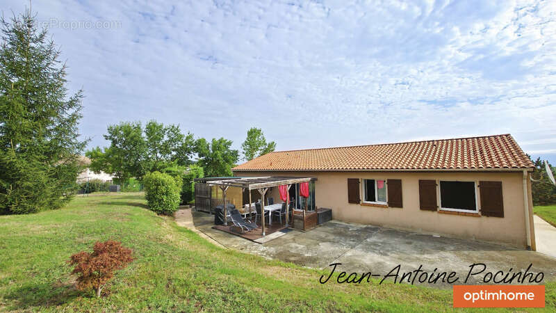 Maison à SAINTE-FOY-DE-PEYROLIERES