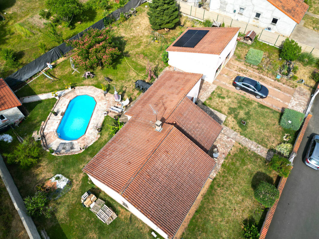 Maison à MARINGUES