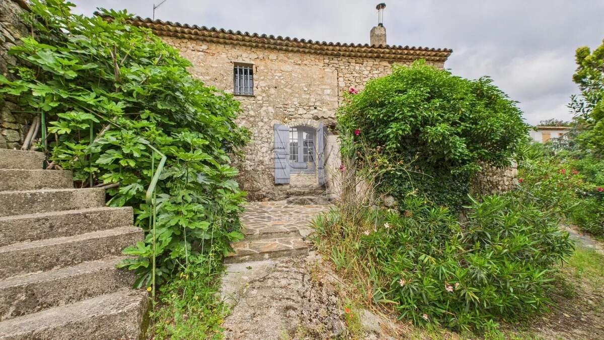 Maison à PLAN-DE-LA-TOUR