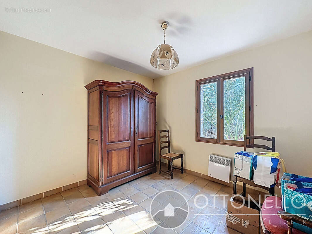 Maison à ROQUEBRUNE-SUR-ARGENS