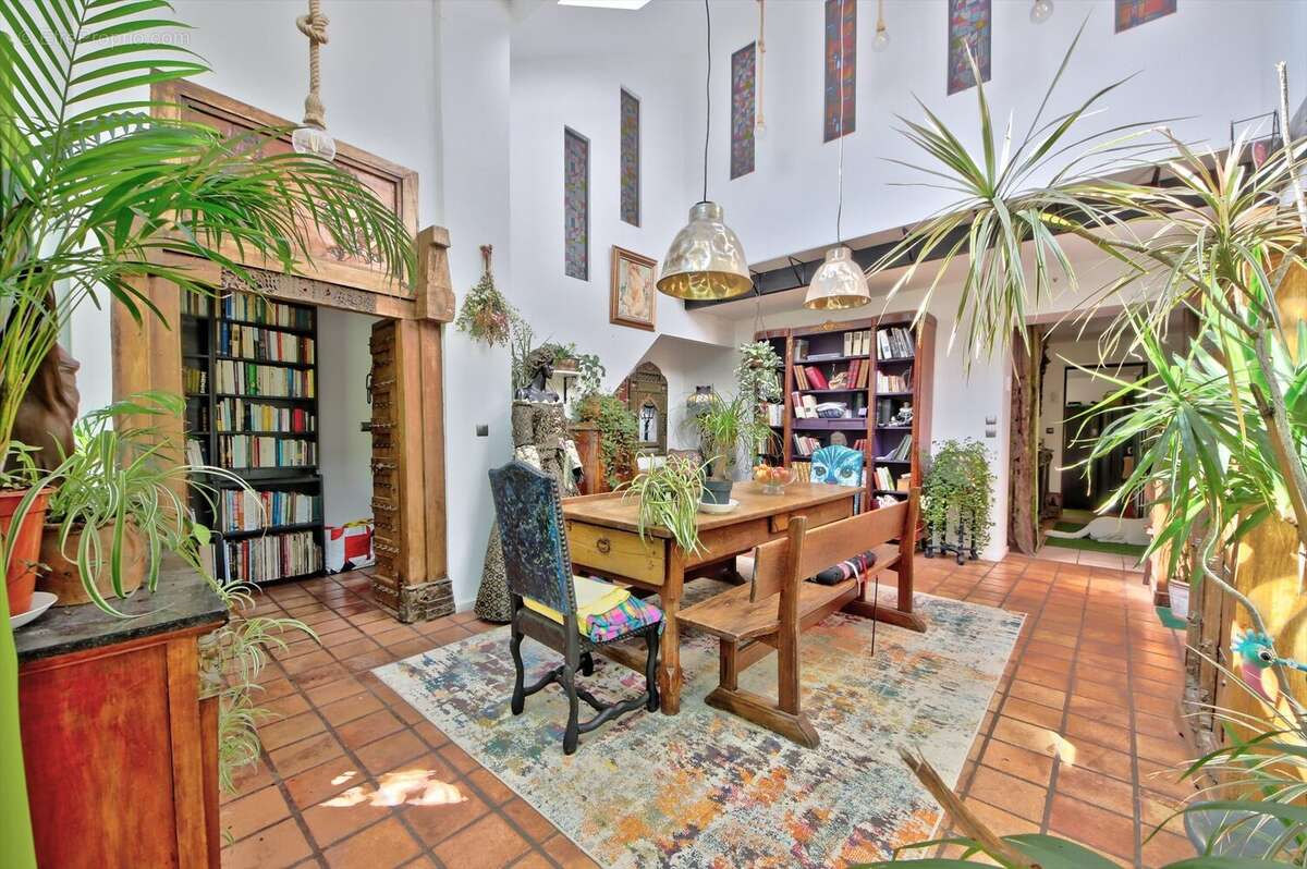 Maison 315 m² à Magny-Les-Hameaux  - photo 8