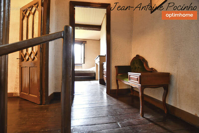 Maison à SAINTE-FOY-DE-PEYROLIERES