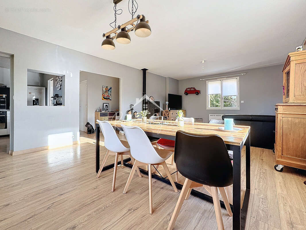 Maison à SAINT-GEORGES-DE-LUZENCON