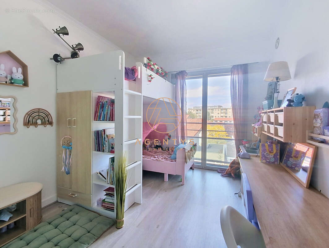 Appartement à SAINT-MAUR-DES-FOSSES