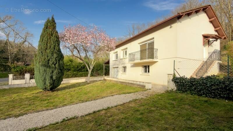 Maison à CREYSSE
