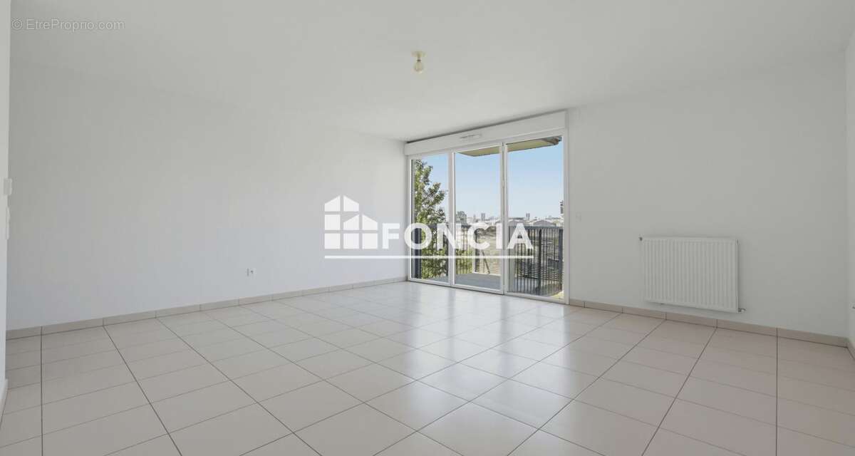 T3 récent avec vue dégagée – 73 m² + parking intérieur – Bassins à Flot - photo 2