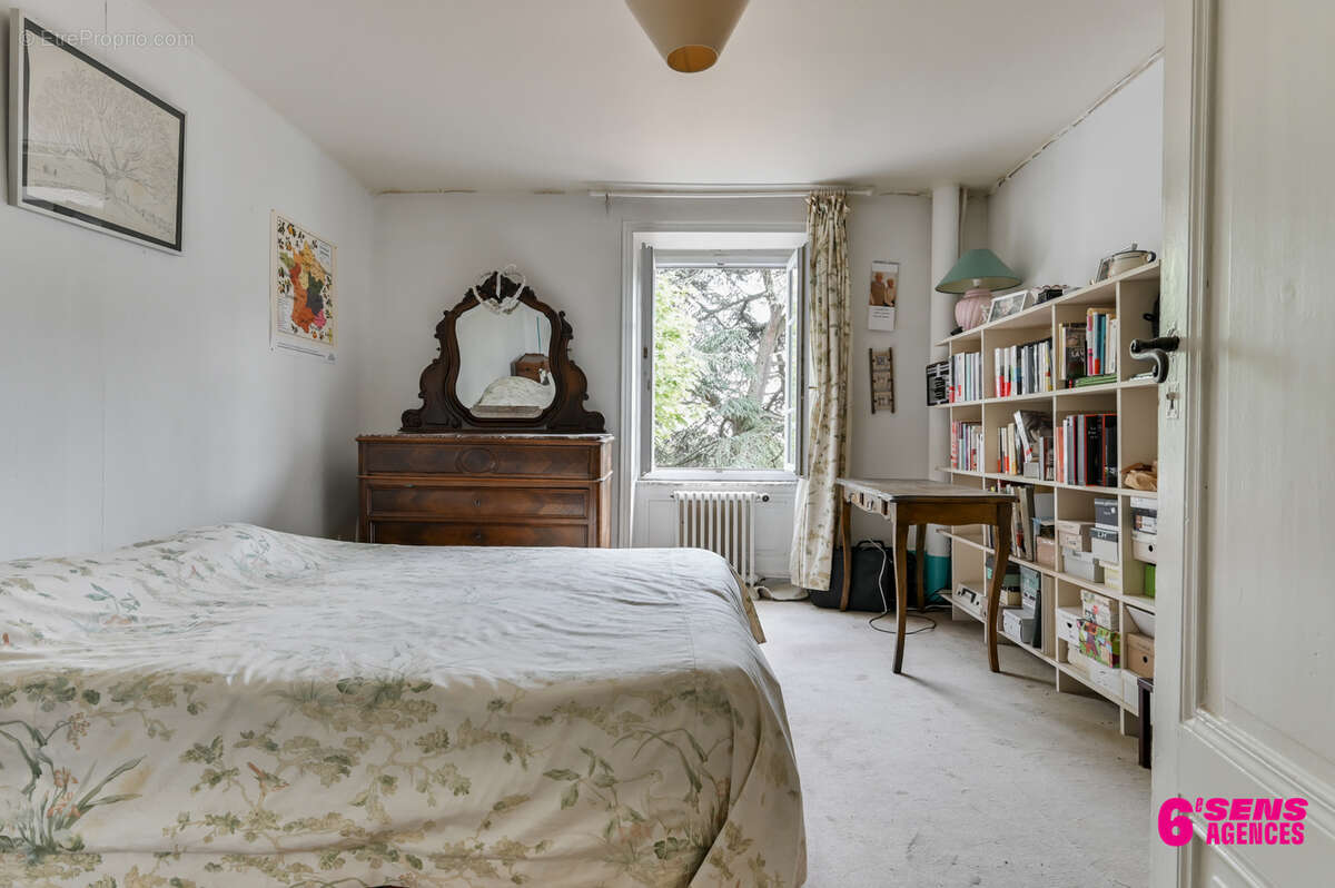 Maison à CHARBONNIERES-LES-BAINS