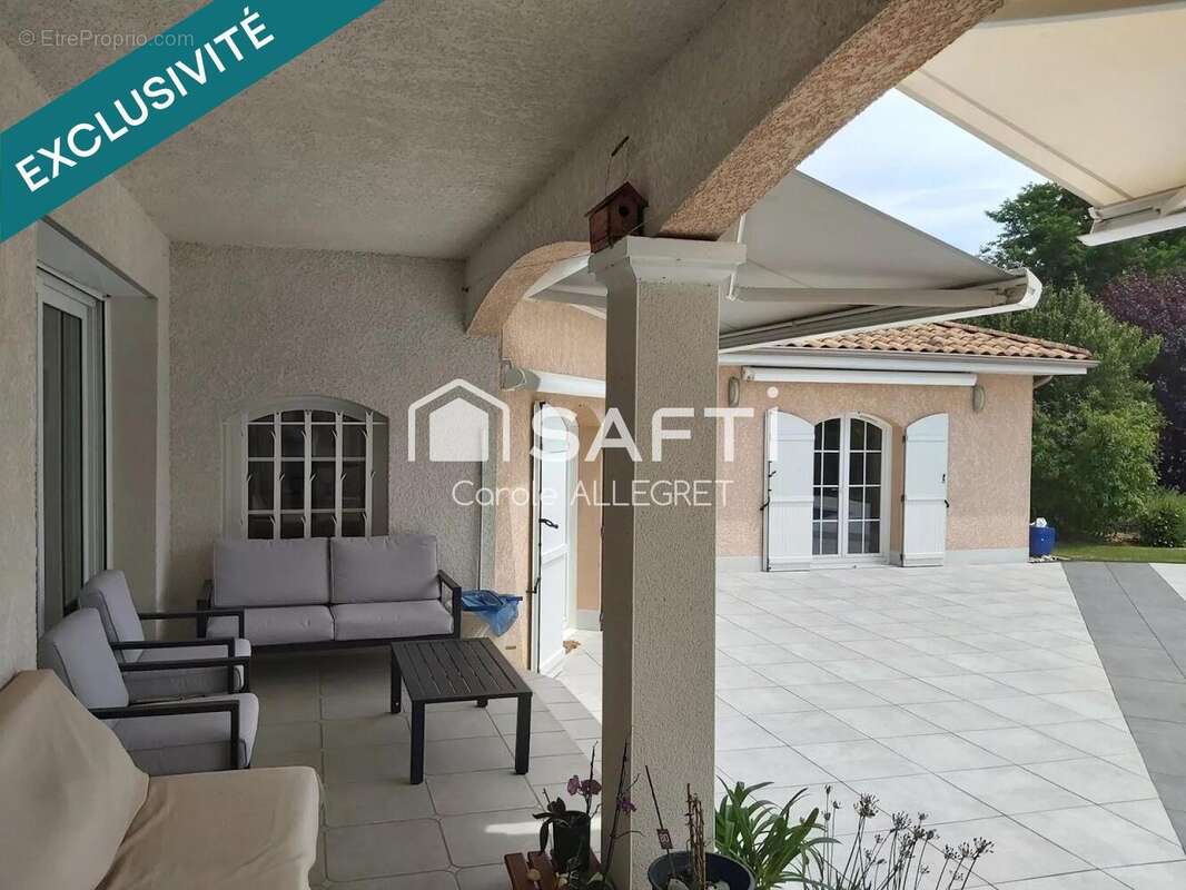Maison 180 m² à Bourg-Saint-Christophe  - photo 3