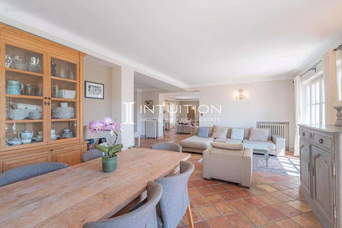 Mougins - Les Colles : Propriété de prestige avec vue panoramique sur le village - photo 16