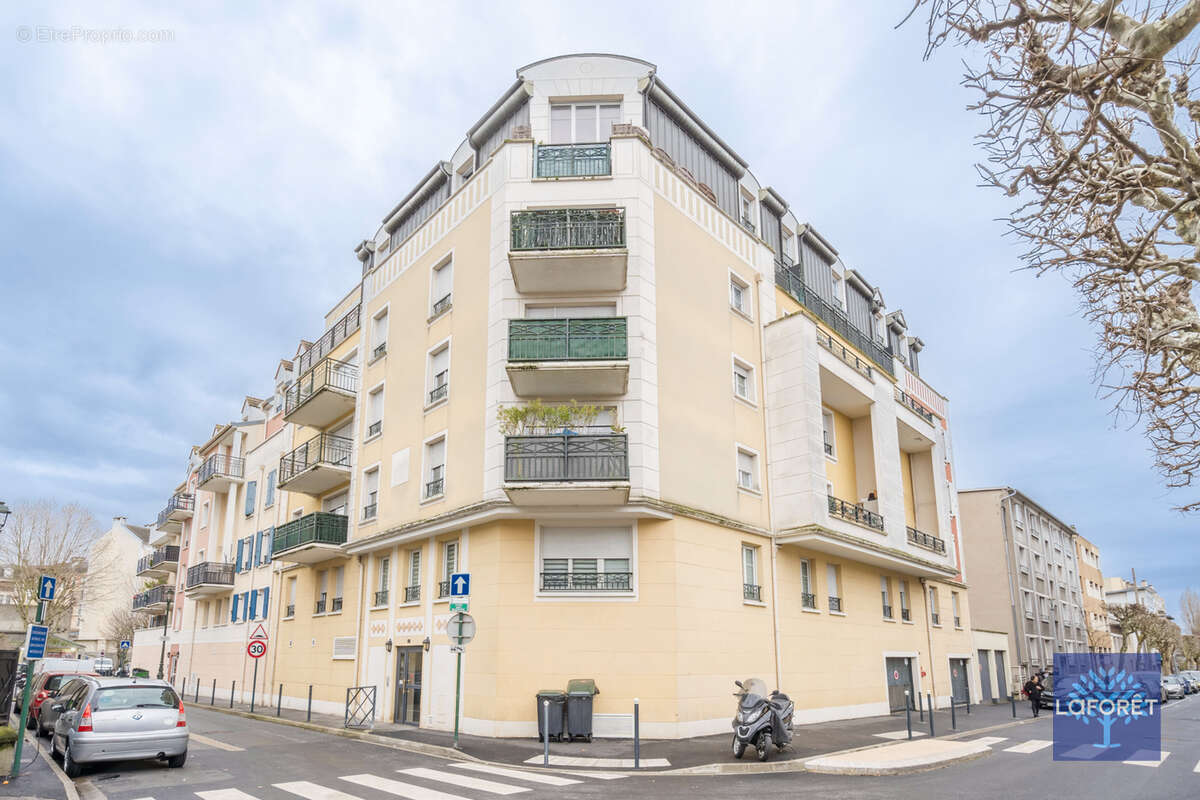 Appartement à LES PAVILLONS-SOUS-BOIS