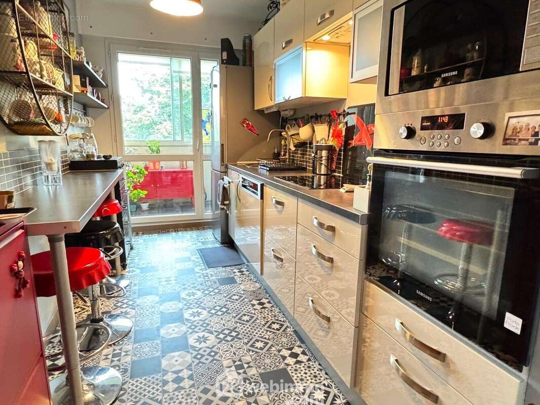 Dirigeons nous vers la cuisine... - Appartement à RIS-ORANGIS