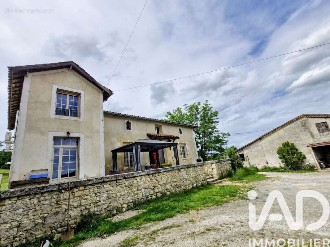 Maison 179 m² à Gageac-Et-Rouillac  - photo 2