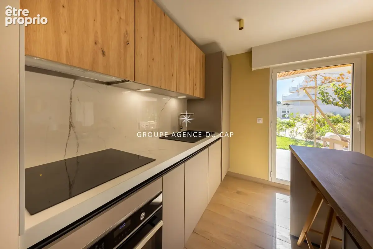 St raphael, pied dans l'eau, duplex 3 pieces de 63 m²  en rez de jardin  + terrasse face mer, parking privé, piscine et acces di - photo 12