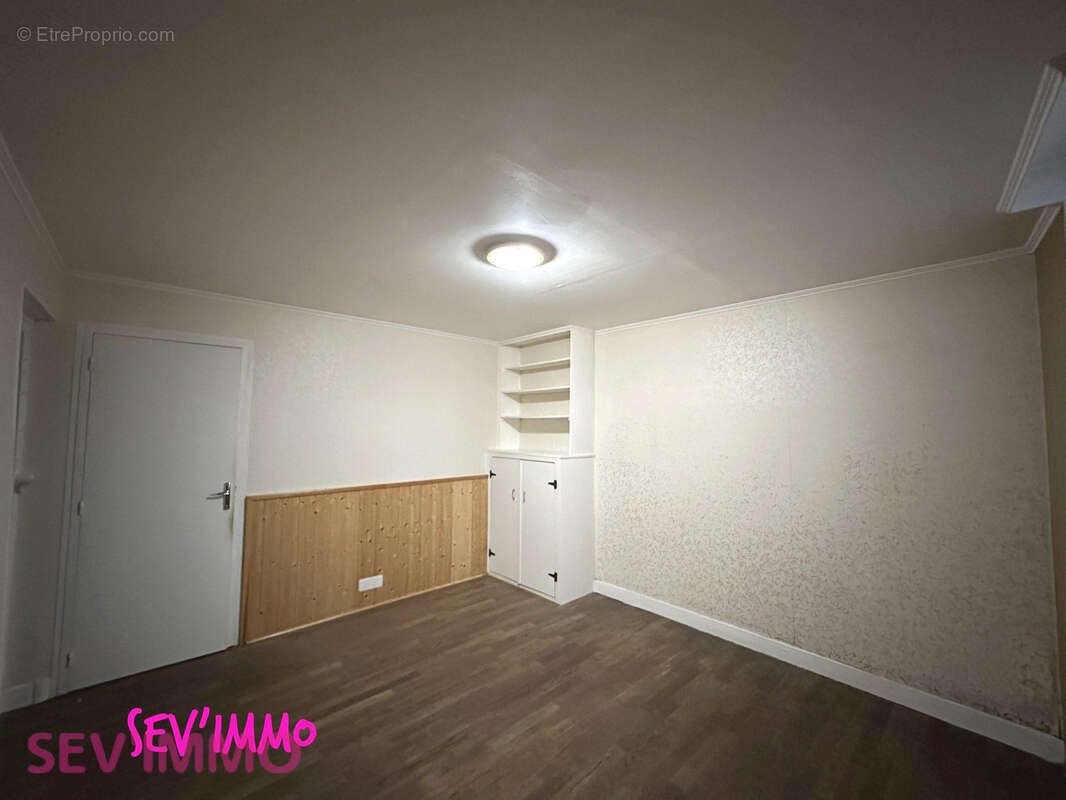 Maison 125 m² à Saint-Germain-Des-Fosses  - photo 7