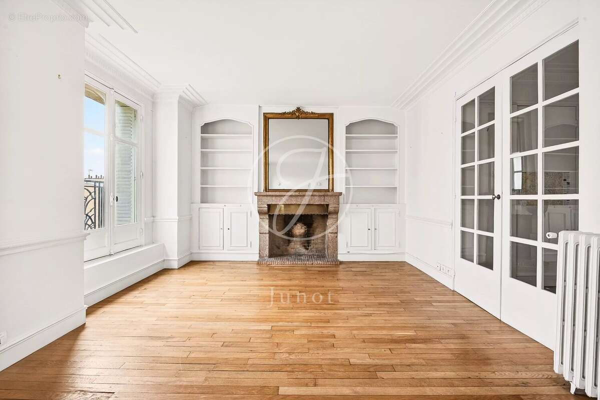 Appartement à PARIS-16E