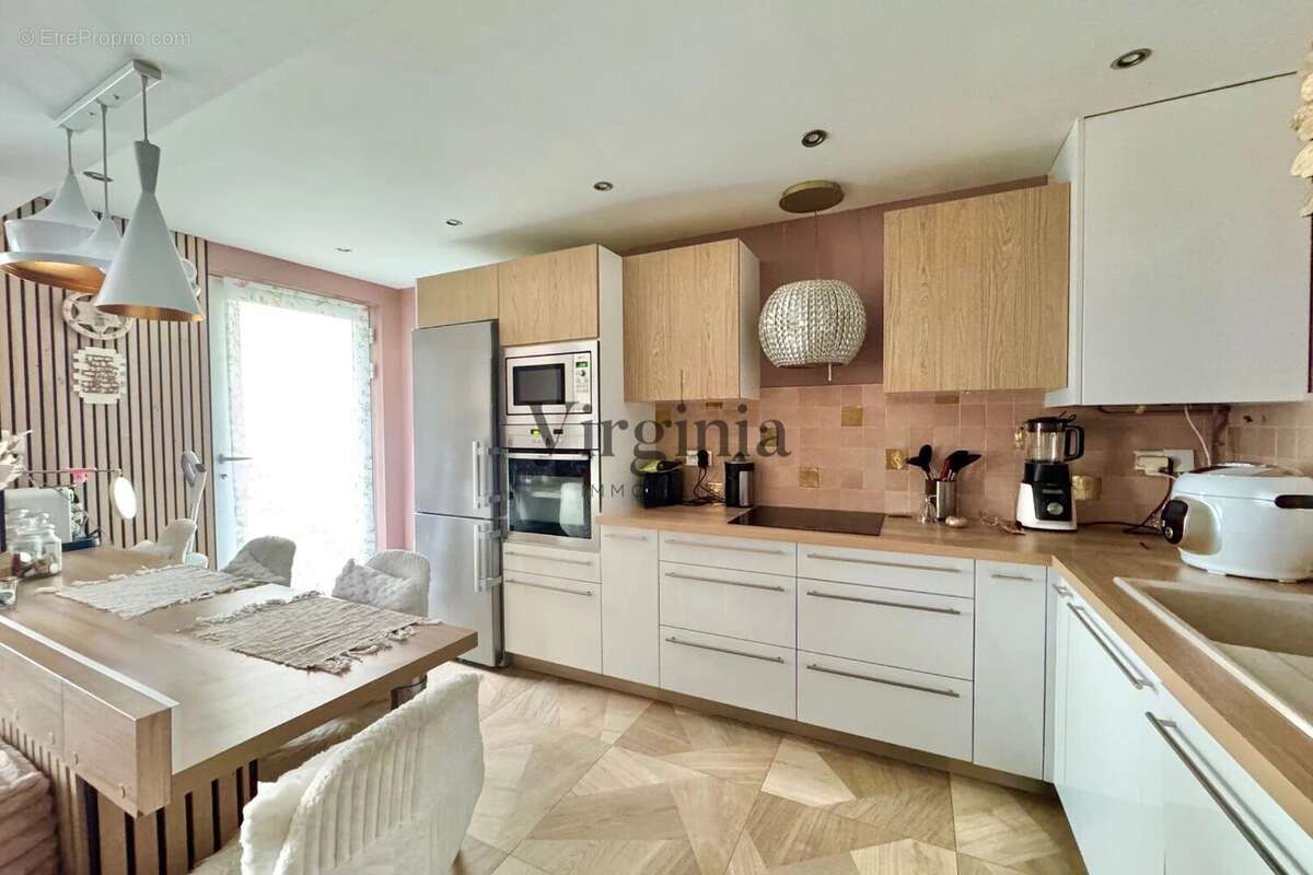 Appartement à CHARENTON-LE-PONT