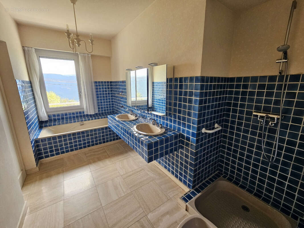 Maison à AVIGNON-LES-SAINT-CLAUDE