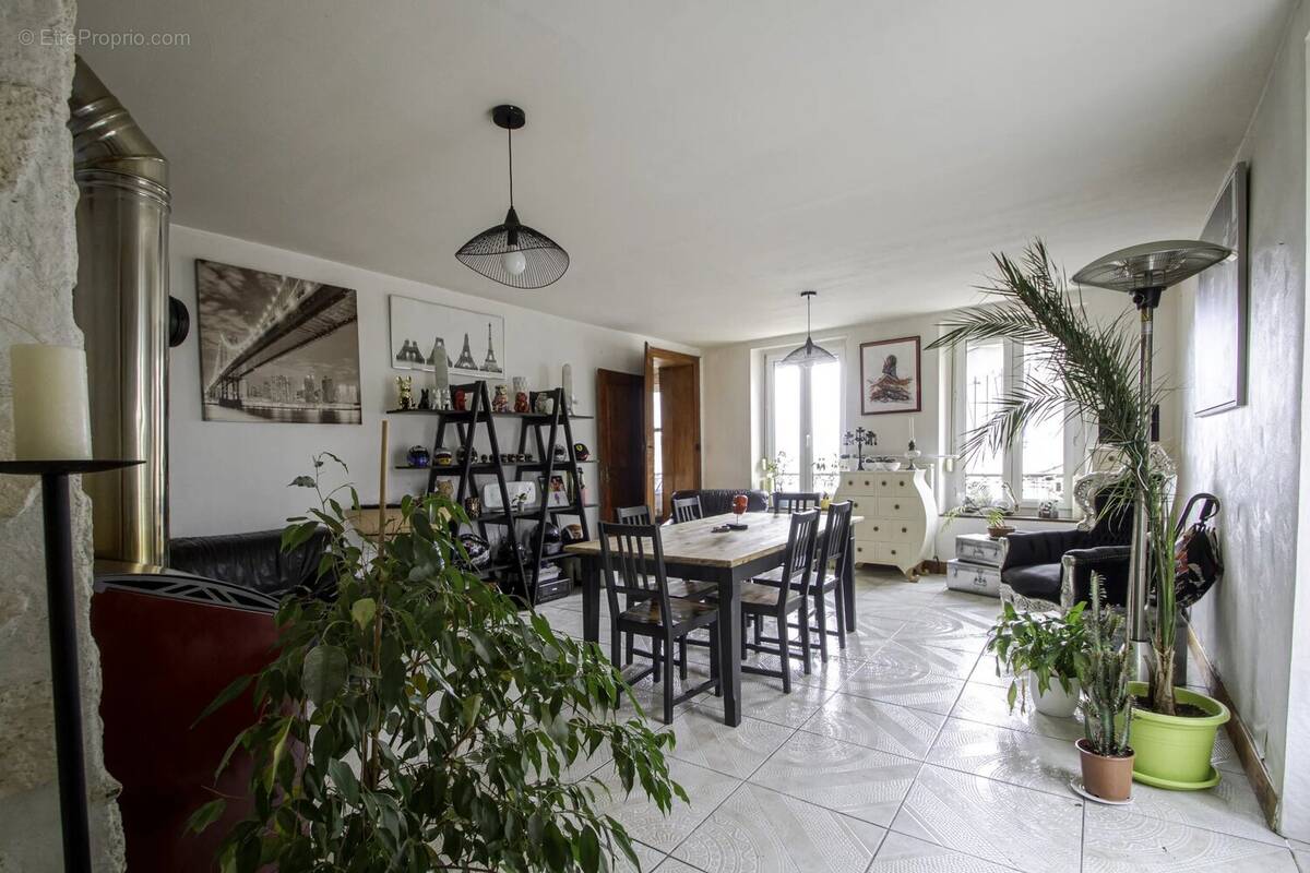 Appartement à LUDRES