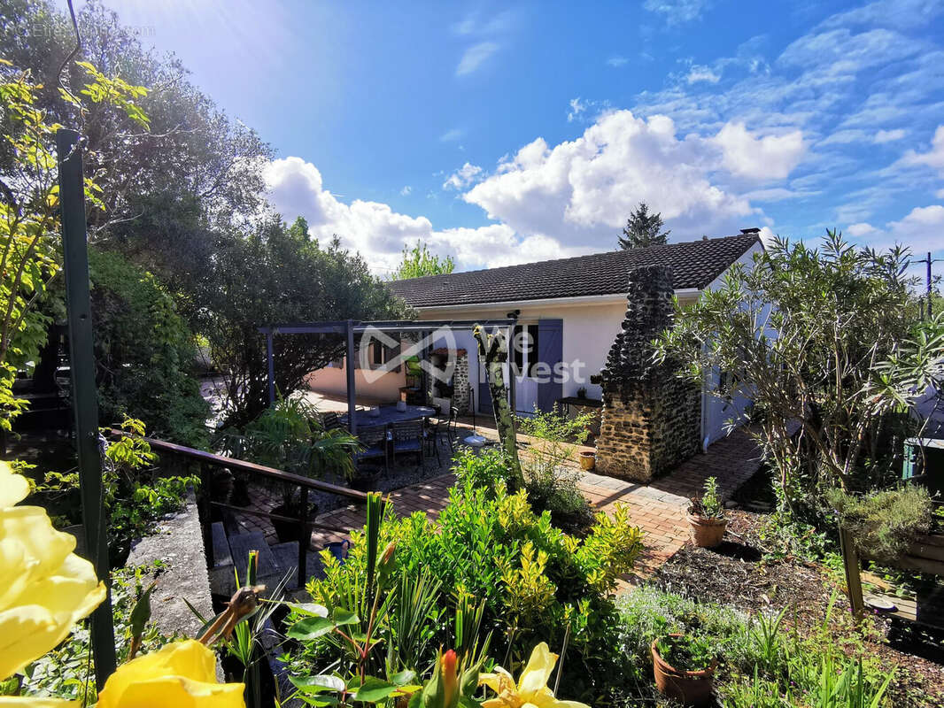 Maison à PRIGNAC-ET-MARCAMPS