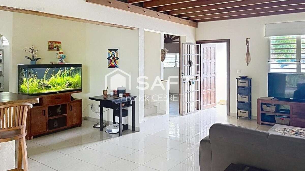 Photo 4 - Appartement à REMIRE-MONTJOLY