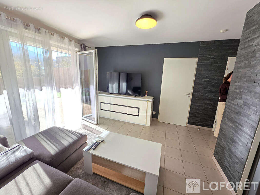 Appartement à CARROS