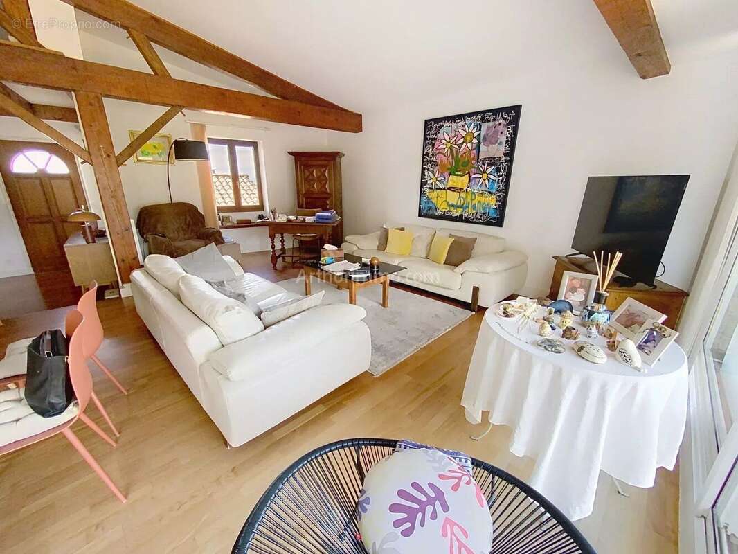 Appartement à CATERI