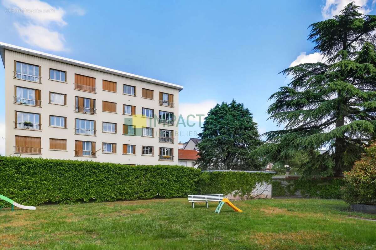 Appartement à NANTERRE